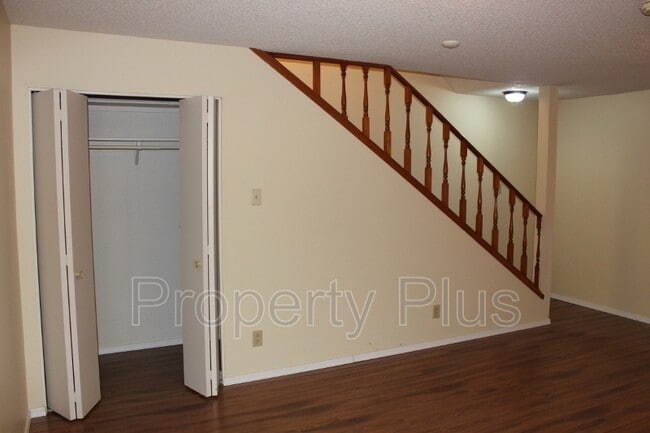 Building Photo - 2605 S Rita Ln