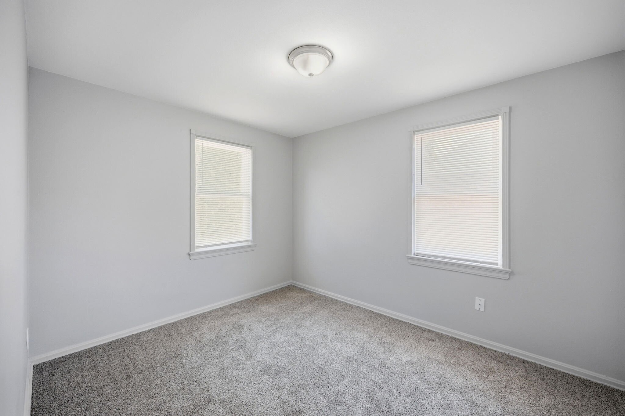 Building Photo - 253 E 250th St