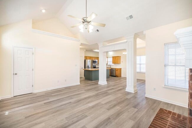 Building Photo - 807 Loudon Hill Dr