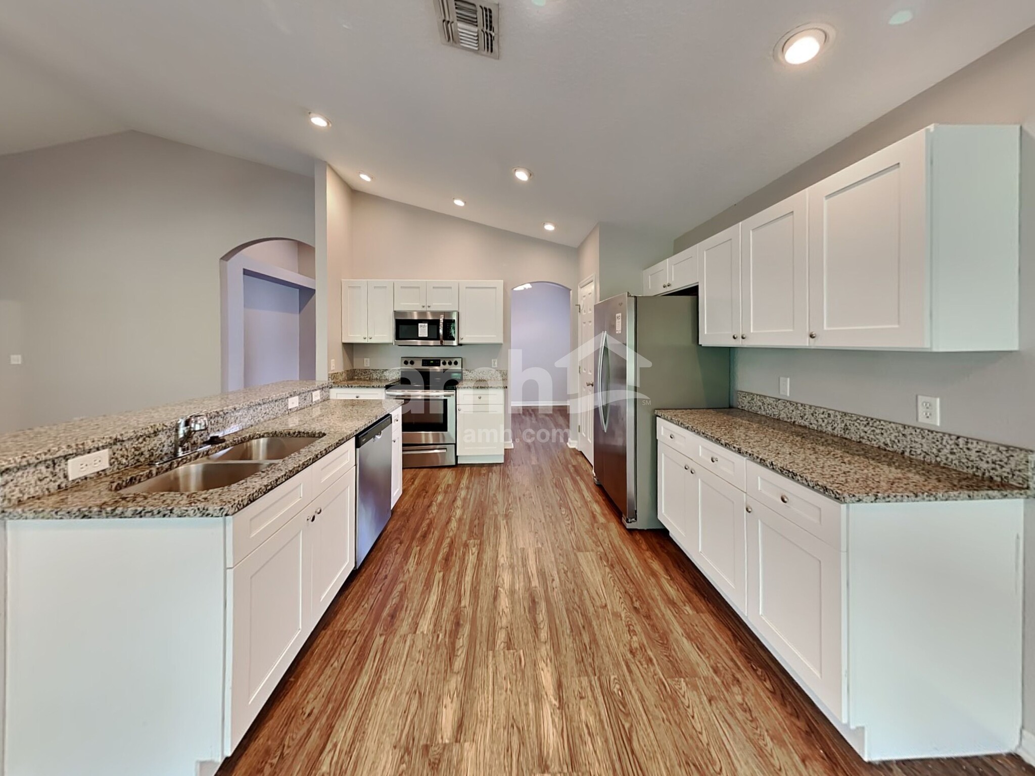 Building Photo - 204 Silver Palms Cir