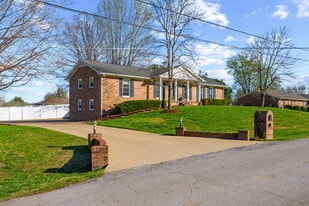 Driveway Entry - 510 Hemingway Dr