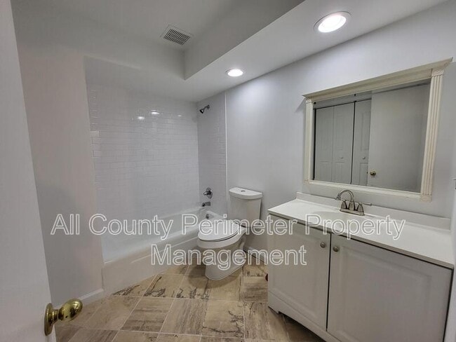 Building Photo - 3083 Colonial Way