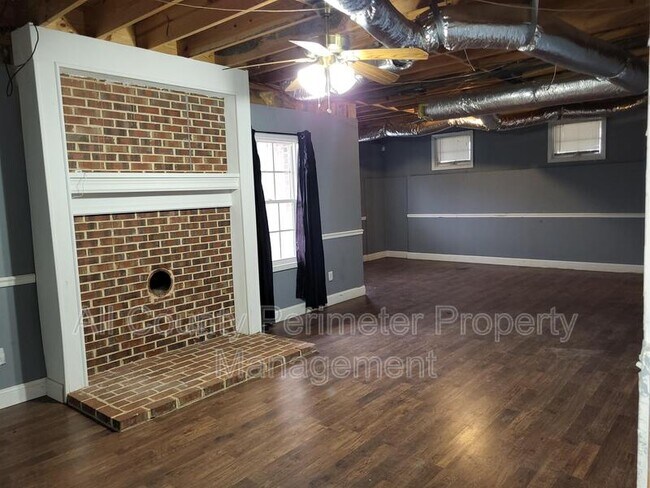 Building Photo - 653 Glenn Gee Rd