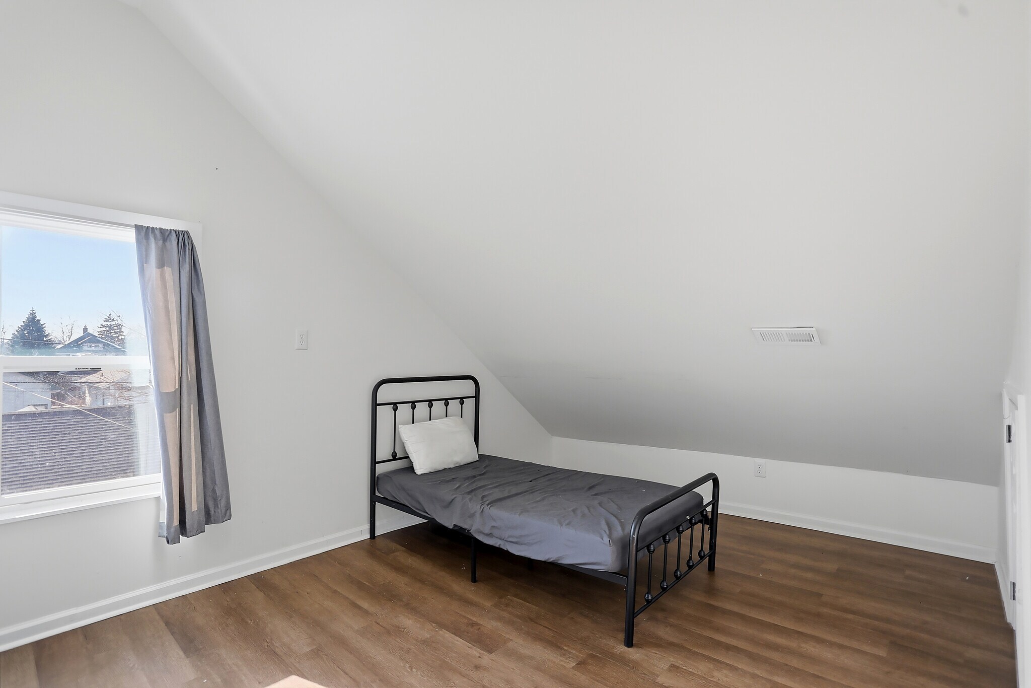 Building Photo - 941 E Raymond St