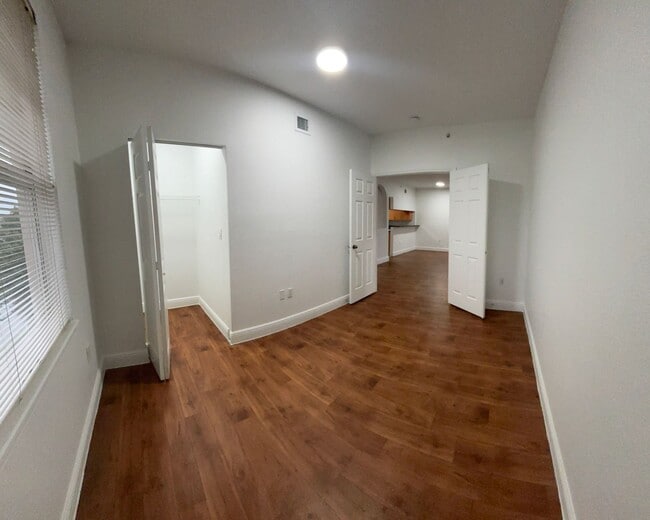 Building Photo - Great Location!  Limited Time Offer: Up to $2,000 Move-In Credit + Free Utility Connection
