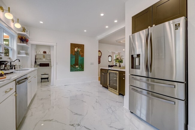 Building Photo - 20 M L King Ave