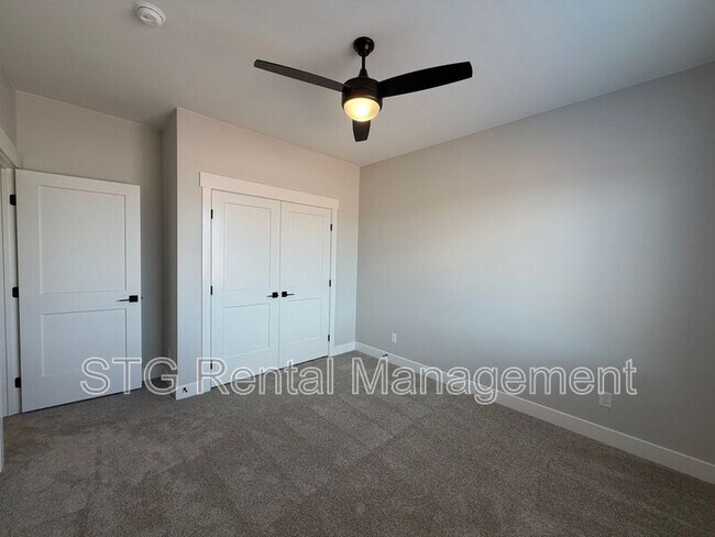 Building Photo - 577 E Hemsworth Ln