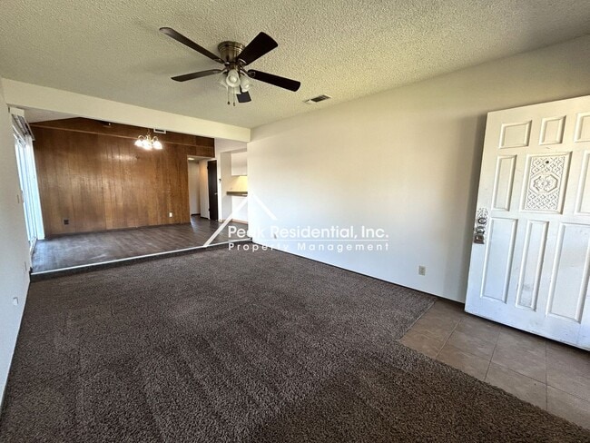 Building Photo - Orangevale 2bd/1ba Duplex with Garage