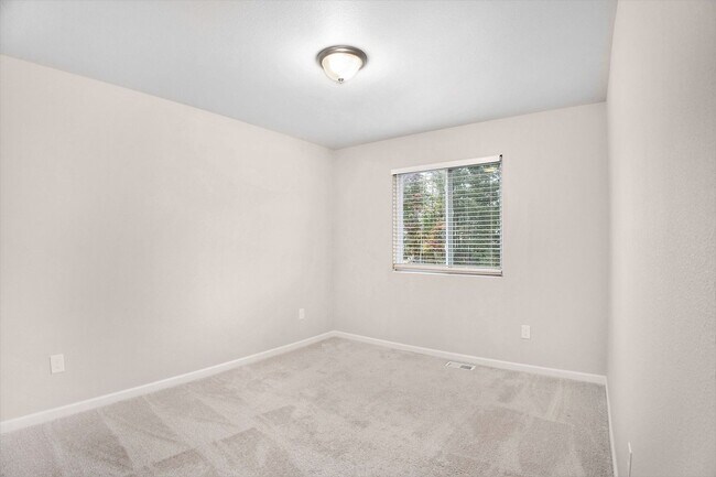 Building Photo - Immediate Occupancy Available!