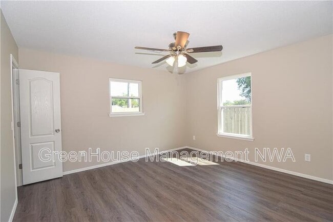 Building Photo - 117 E Veterans Pkwy