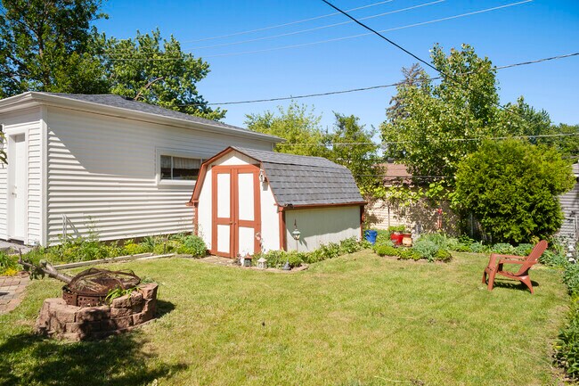 Building Photo - 114 McCabe Dr
