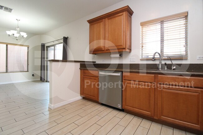 Building Photo - 7531 E Majestic Palm Ln