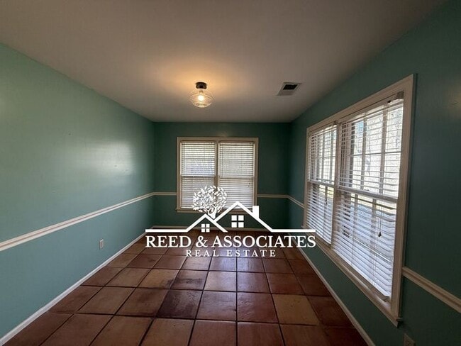 Building Photo - Spacious: 4 Bedroom in Cordova!
