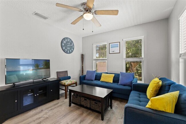 Building Photo - 923 E 12th Ave