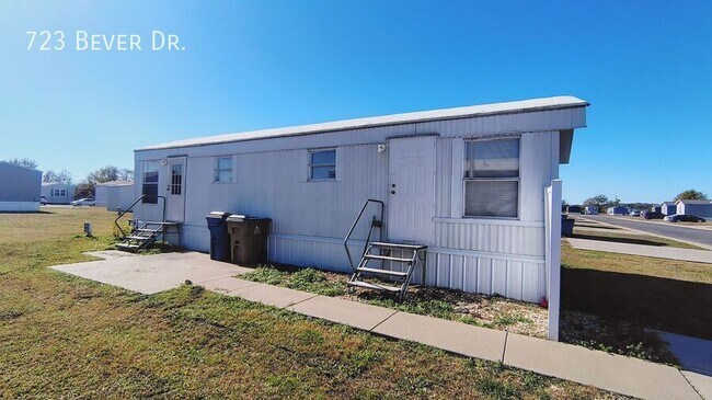 Primary Photo - 723 Bever Dr