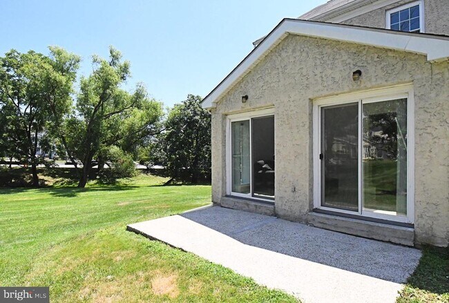 Building Photo - 2489 Hillendale Dr