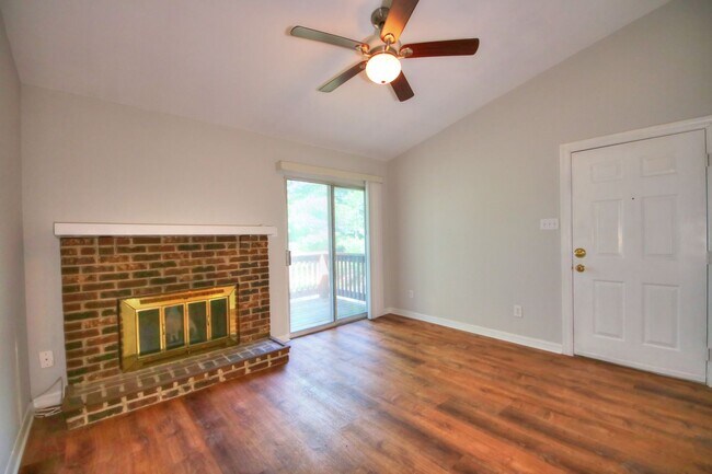 Building Photo - All Electric Second Floor Garden Condo for Rent in Wildwood