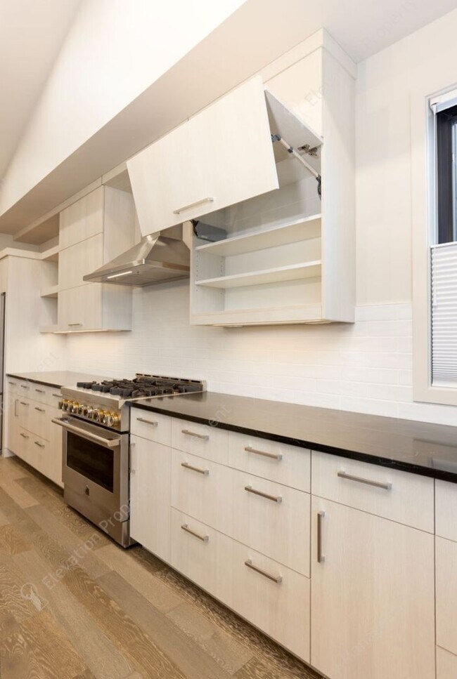 Building Photo - Exquisite Tetherow Living with Resort Memb...