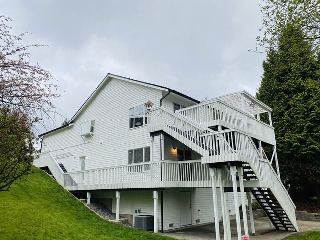 Building Photo - 5 Bedroom Craftsman - Home Great Schools - Cul-De-Sac - Pets Welcome