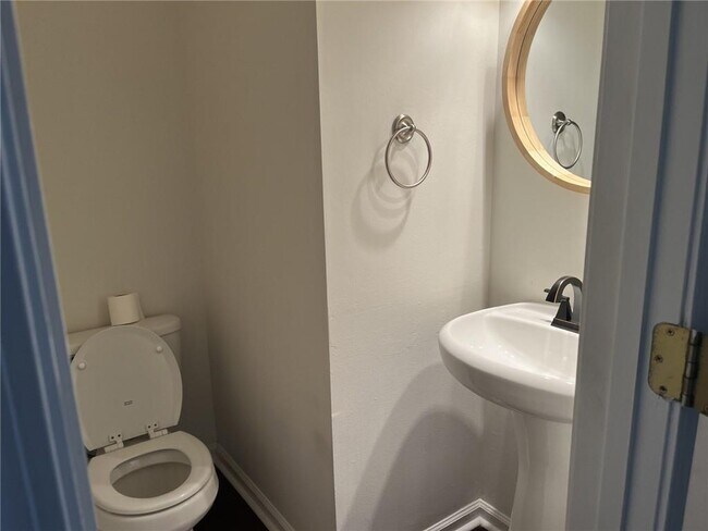 Building Photo - 3184 Elmwood Ct
