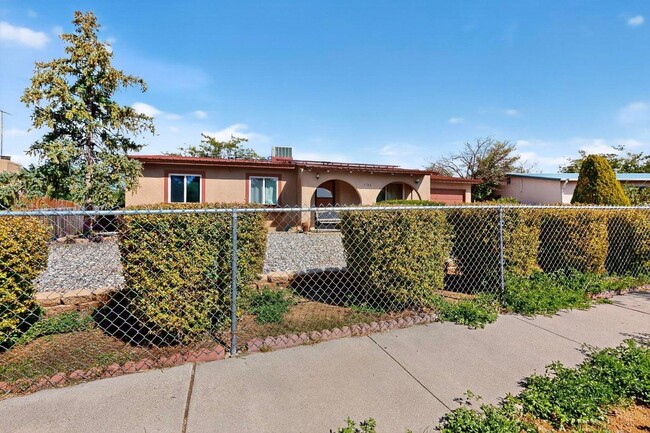 Building Photo - 2702 Avenida Del Sol