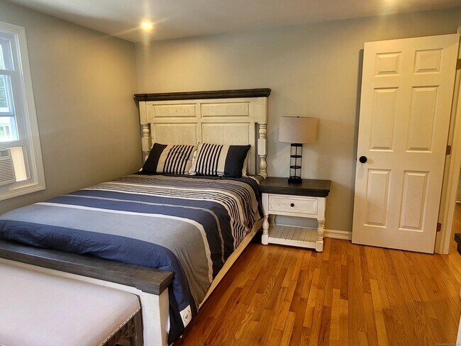 Building Photo - 603 Goldenrod Ave