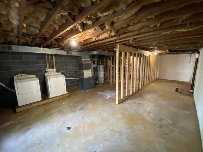 Building Photo - 706 Olde Greenwich Cir