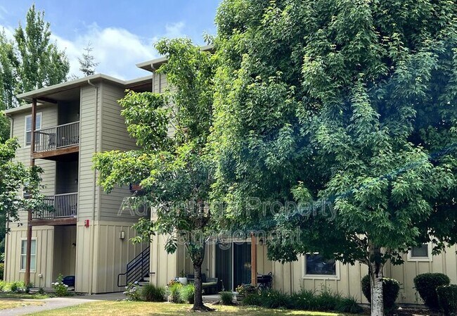 Building Photo - 501 Catron Pl