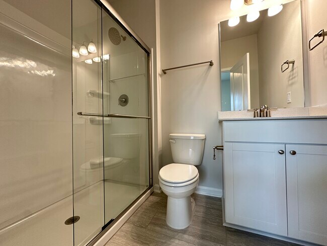 Building Photo - 2801 Farmhouse Dr