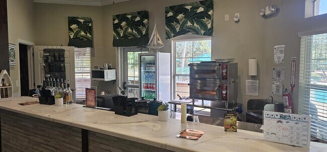 Building Photo - 8500 Palm Harbor Dr