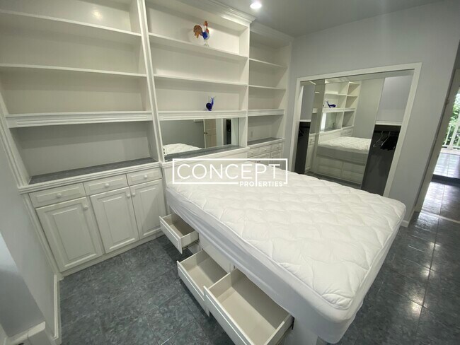 Building Photo - 60 London St