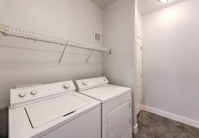Building Photo - First-Floor 3BR/2BA Gated Condo with Resor...