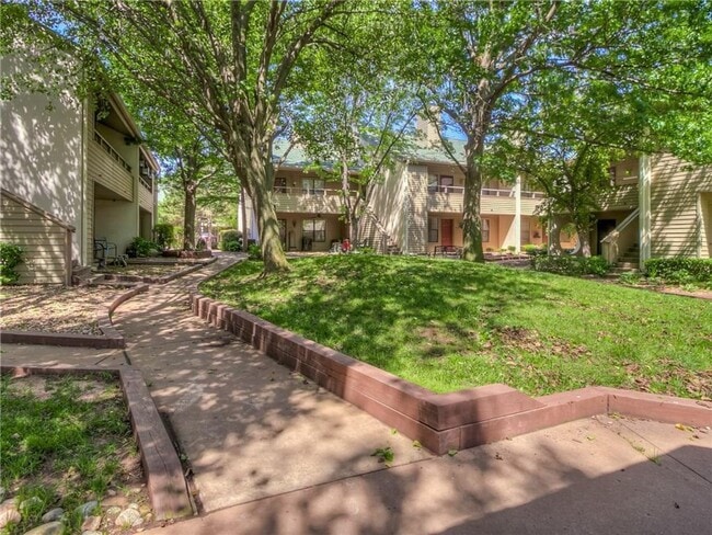 Building Photo - *** SPECIAL $300 OFF 1ST MONTH’S RENT***Available Now! Best Value in North OKC – Comfortable Cond...