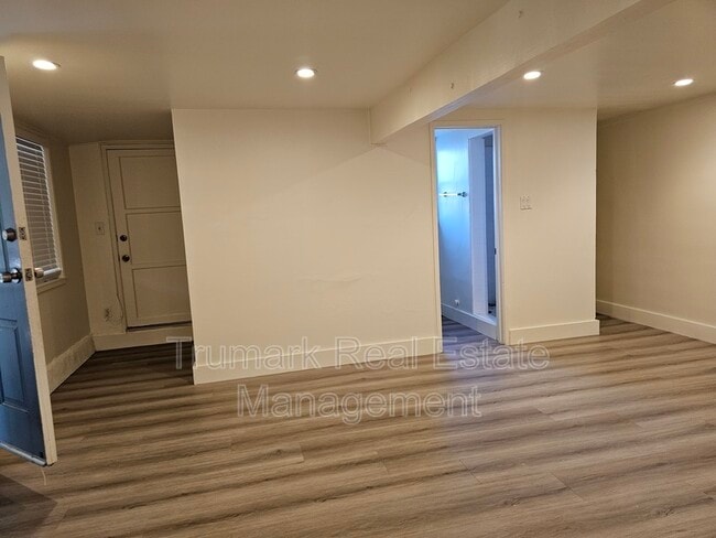 Building Photo - 2405 Honolulu Ave