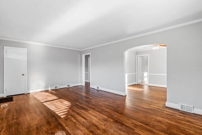 Building Photo - Adorable Brick Ranch Home in the Desirable Lindley Park Area! Updated, Hardwood Floors, Fenced!