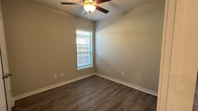 Building Photo - 9812 Grosbeak Ln