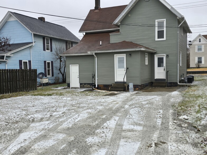 Rear of house door on right - 301 6th St SW