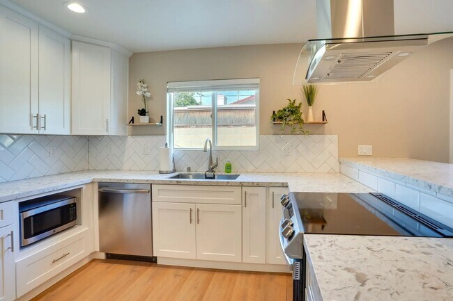 Building Photo - 3901 W Compton Ave