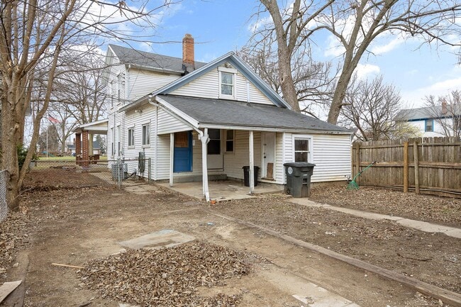 Building Photo - 544 Troy St