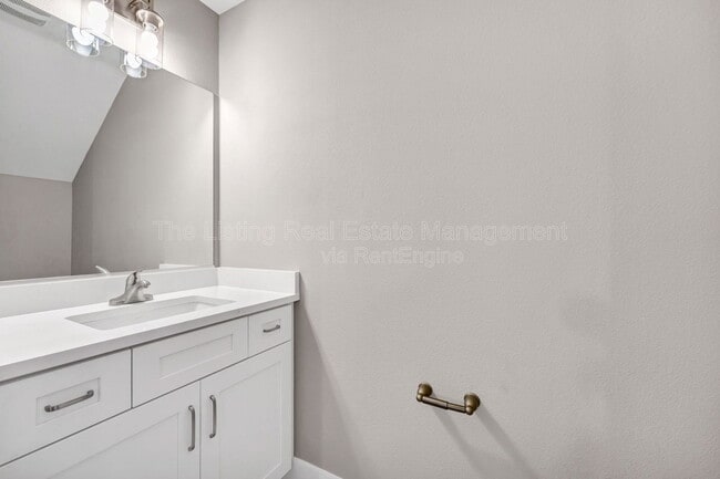 Building Photo - 37 SE 15th Terrace