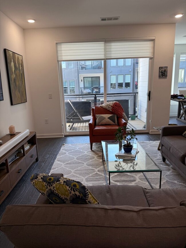 Building Photo - Spacious 2BR Condo in Atlanta