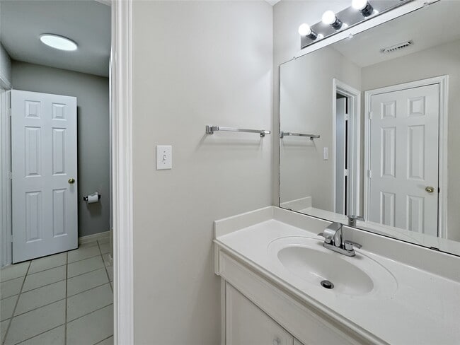 Building Photo - 2227 Clawson Falls Dr