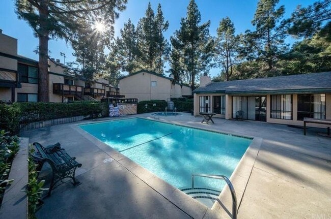 Building Photo - Beautiful Update 2 Bedroom 2 Bathroom Condo