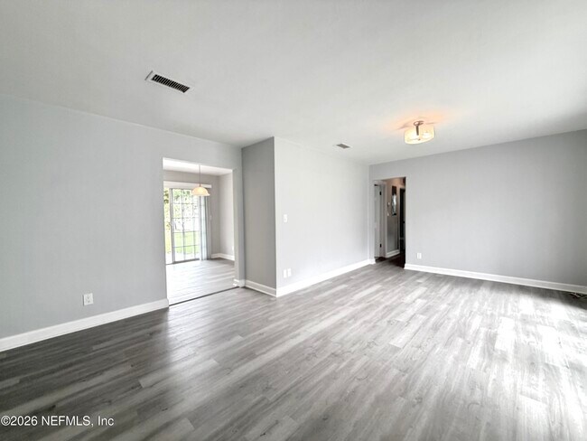 Building Photo - 2460 Stein St