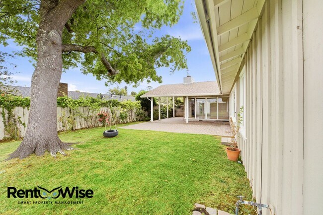 Building Photo - 536 W Hillsdale Blvd