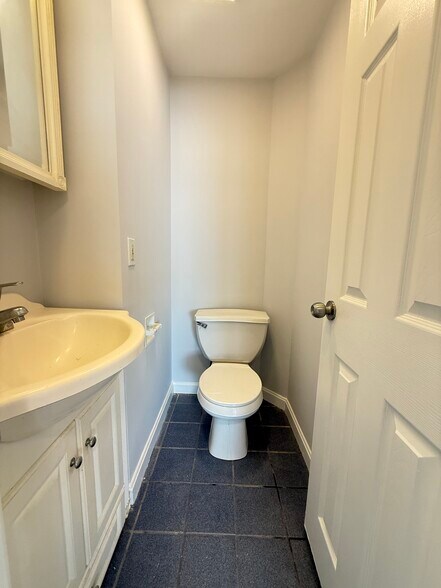 Building Photo - 43 May St