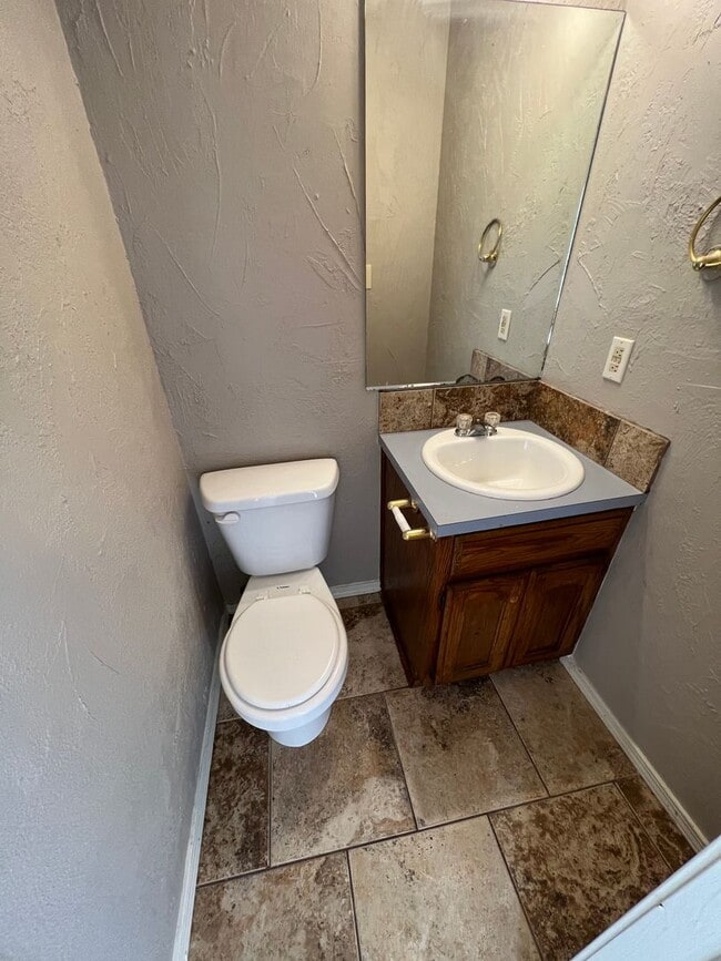 Building Photo - 3 Bed 1.5 Bath Total Electric House, With 1 Car Garage. Yard Care Included.