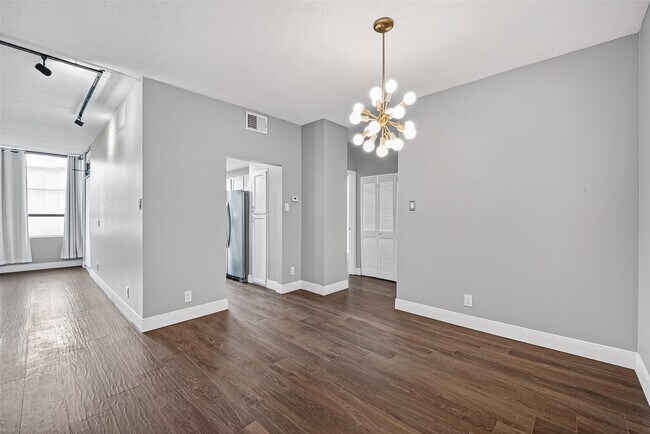 Building Photo - 5150 Hidalgo St