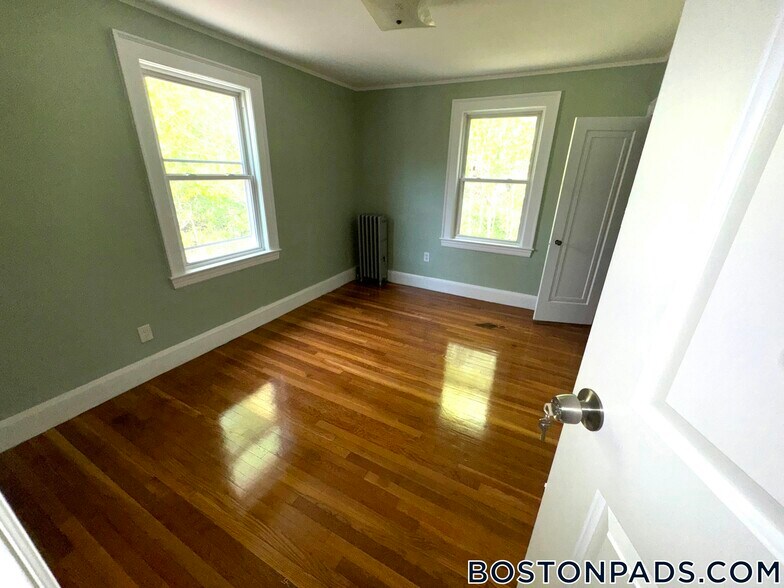 Building Photo - 747 Boylston St
