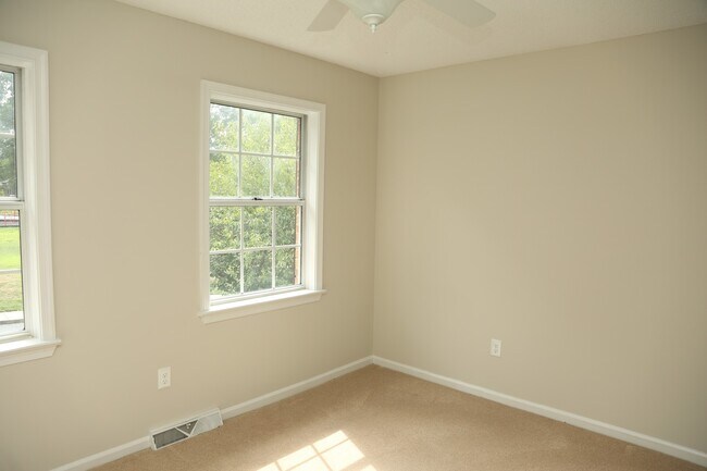 Building Photo - 3 Bedroom Townhouse in Minor Hill